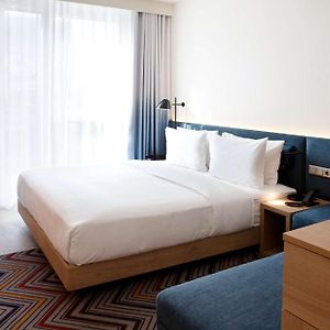 Zimmer mit Kingsize-Bett